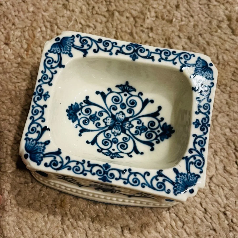 Vintage porcelain Vista Alegre Izmir Salt Cellar Jose Manuel